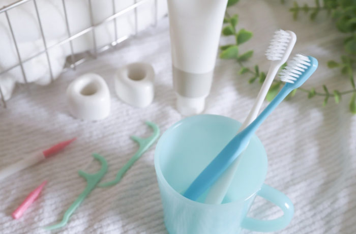 コップと歯ブラシ